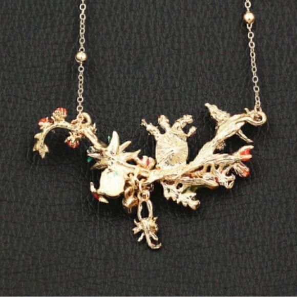 🌻 Betsey Johnson stunning bib style flowered necklace 🌻 - Picture 5 of 9